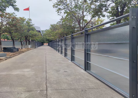 C型鋼圍擋普通款-深圳小區(qū)改造工程施工圍擋案例-A/B/C類圍擋-深圳市大通建材有限公司鋼圍擋生產(chǎn)定制廠家
